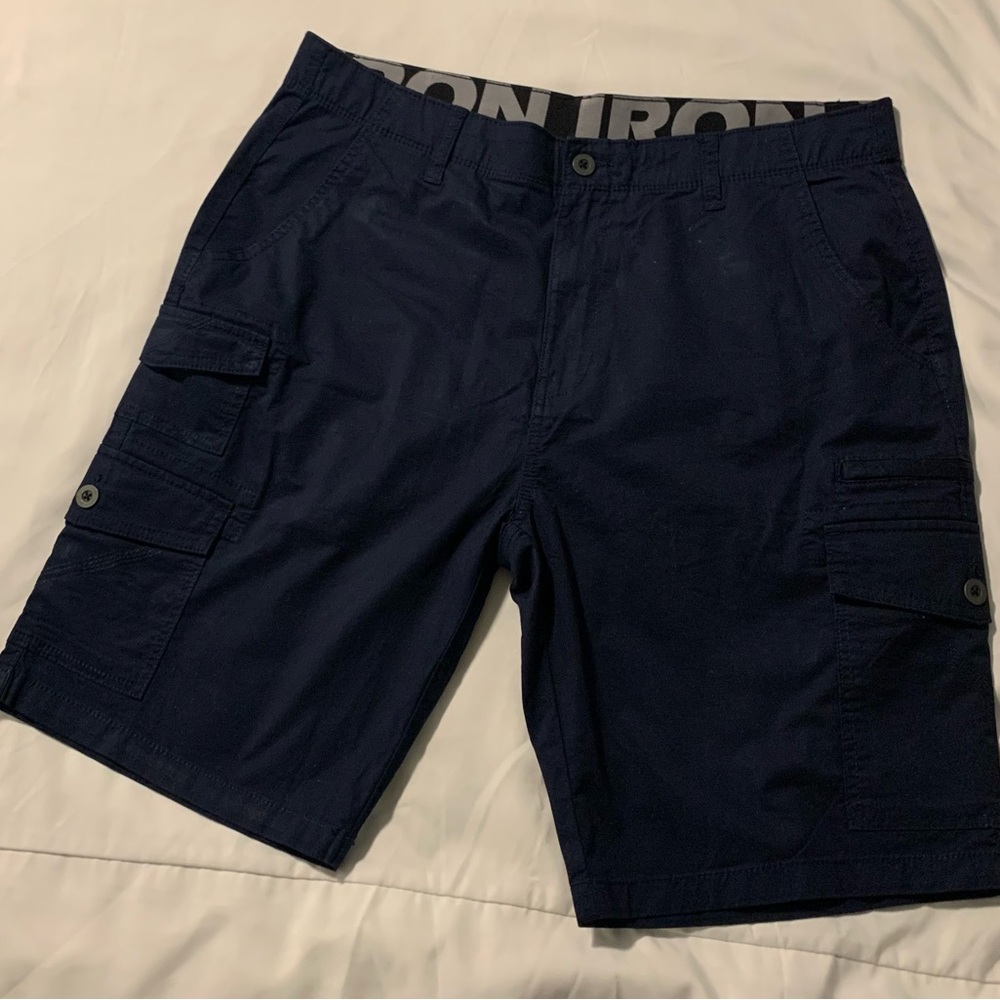 IRON.Men's Navy Cargo Shorts.
Size 36
